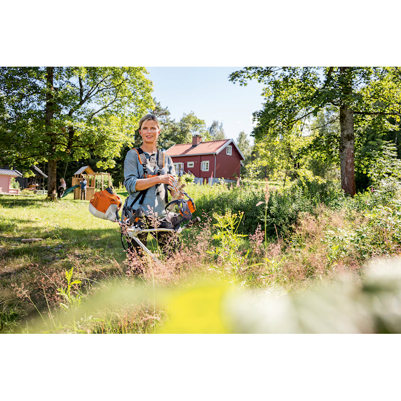 Stihl FS 240 C-E Freischneider mit Gurt und drei Schneidzubehören