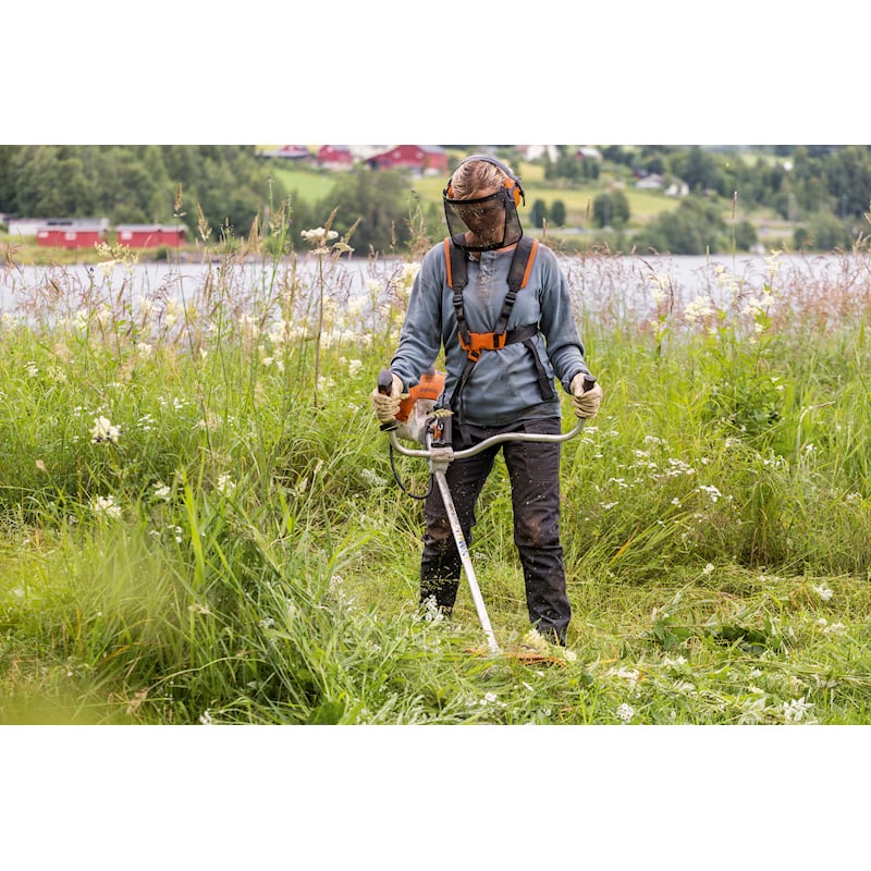 Stihl FS 240 C-E Freischneider mit Gurt und drei Schneidzubehören