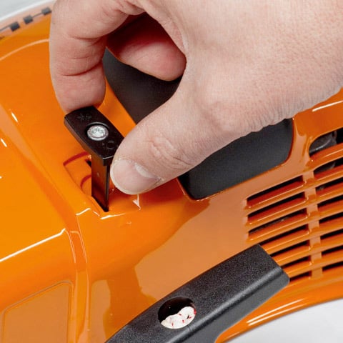 Stihl FS 240 C-E Freischneider mit Gurt und drei Schneidzubehören
