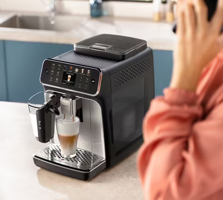 Philips Kaffeevollautomat Serie 4400 EP4446/70 Latte Go