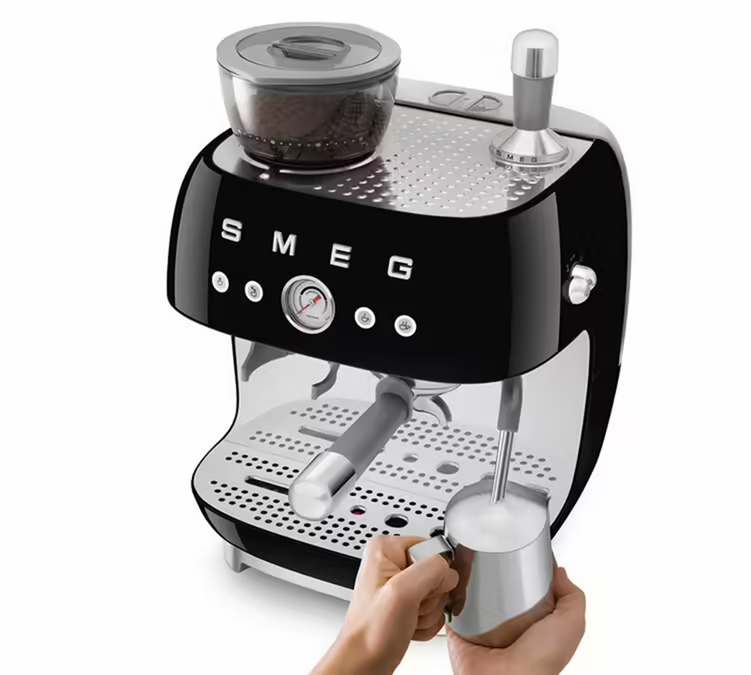 Smeg Espressomaschine EGF03 schwarz-matt