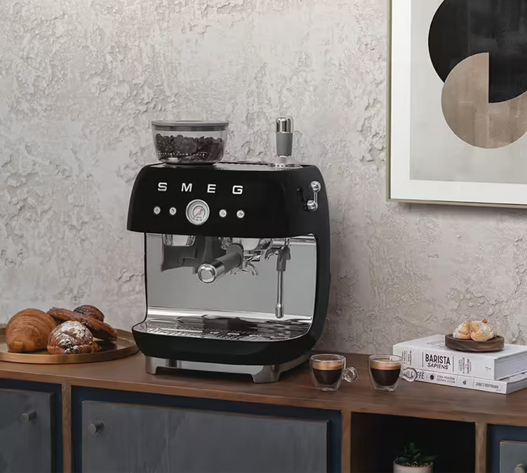 Smeg Espressomaschine EGF03 schwarz-matt