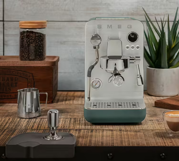 Smeg Espressomaschine Mini Pro grün EMC02EGMEU